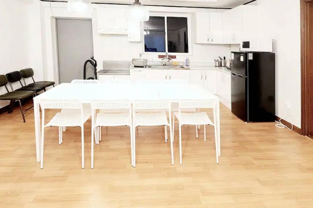 Apartamento K-2 White Linen House