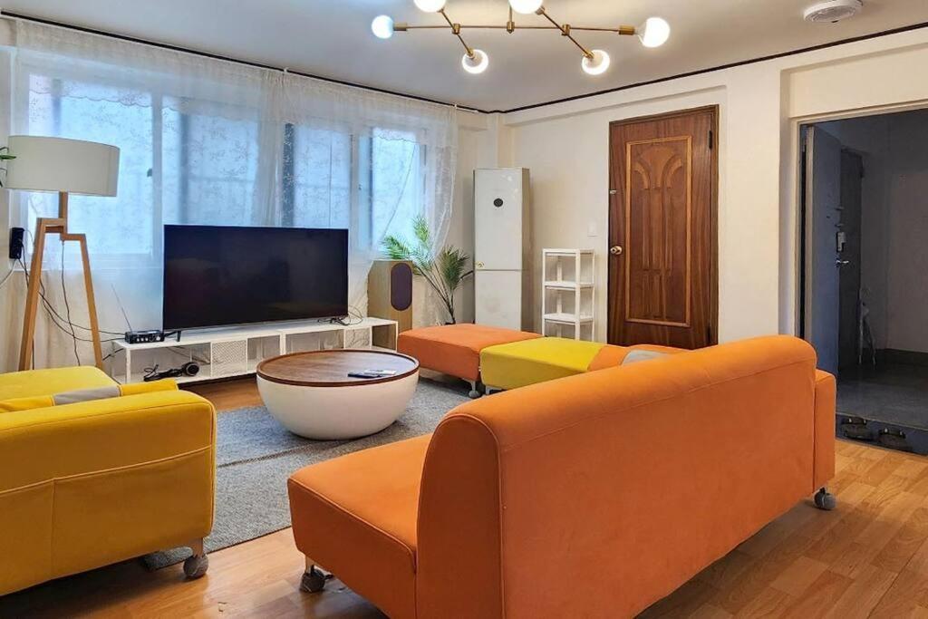 K-2 White Linen House *