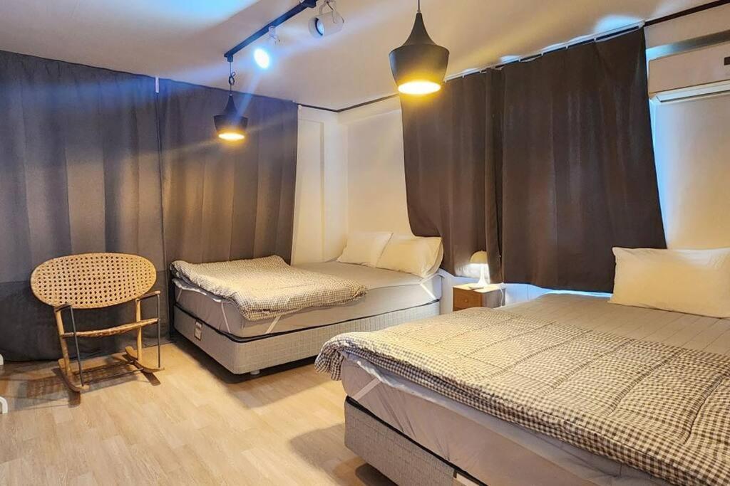K-2 White Linen House *