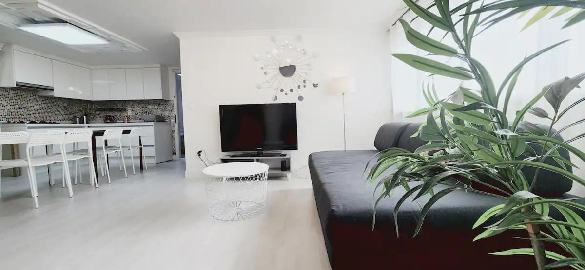 Apartamento K-2 White Linen House