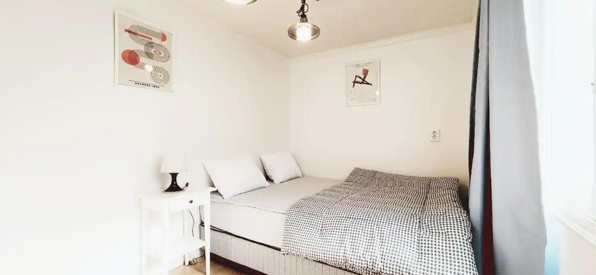 K-2 White Linen House *